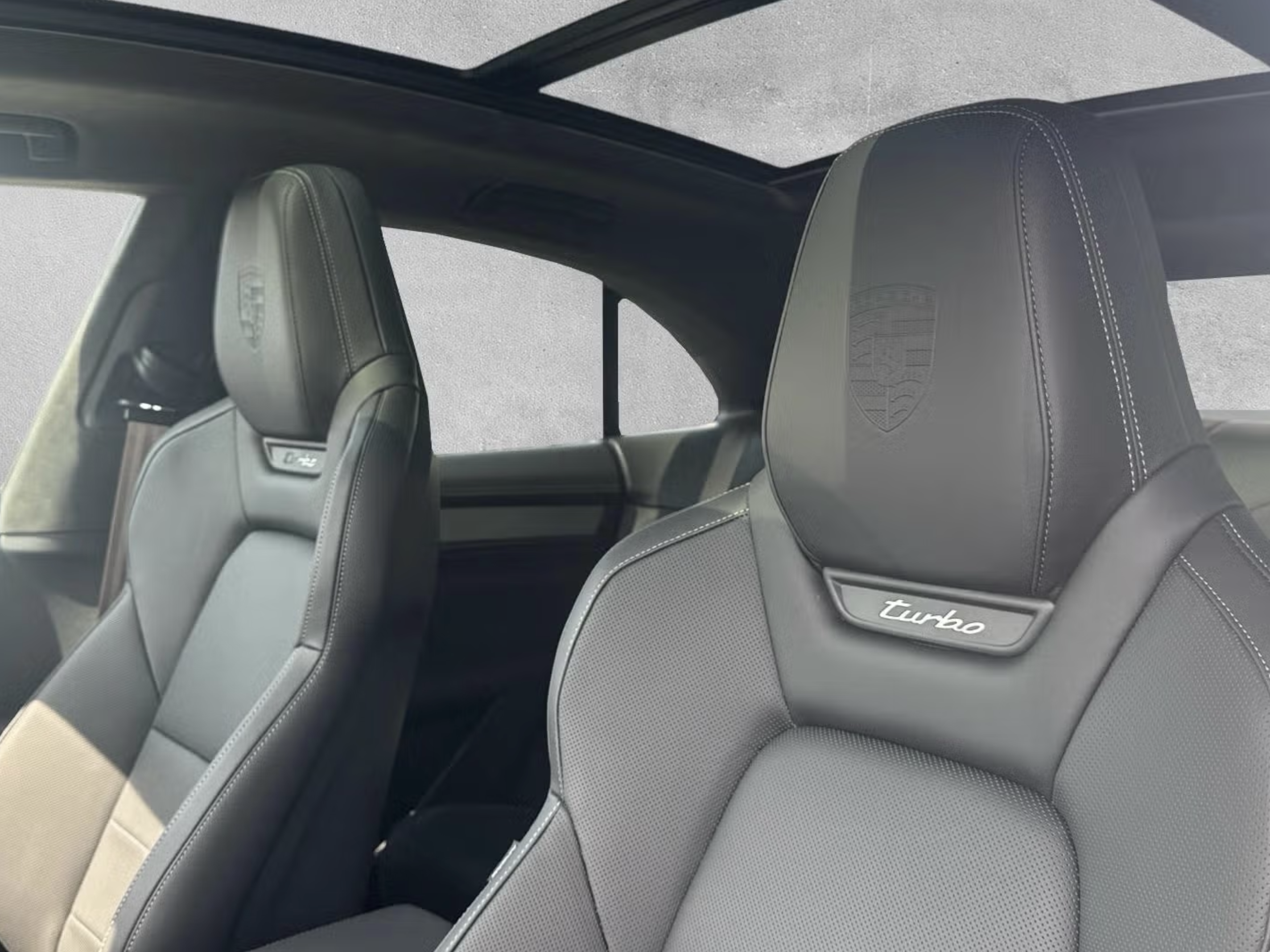 Porsche Macan Turbo | nové elektrické SUV | skladem | novinka | sportovní elektromobil | fialová Provance | černá kůže | výkon 584 koní | dojezd 538 km | max výbava | VIP sleva | české předváděcí auto | skladem ihned k předání | nákup online | AUTOiBUY.com